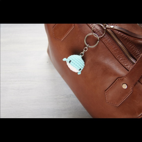 Whale amigurumi keychain - Picture 3 of 4